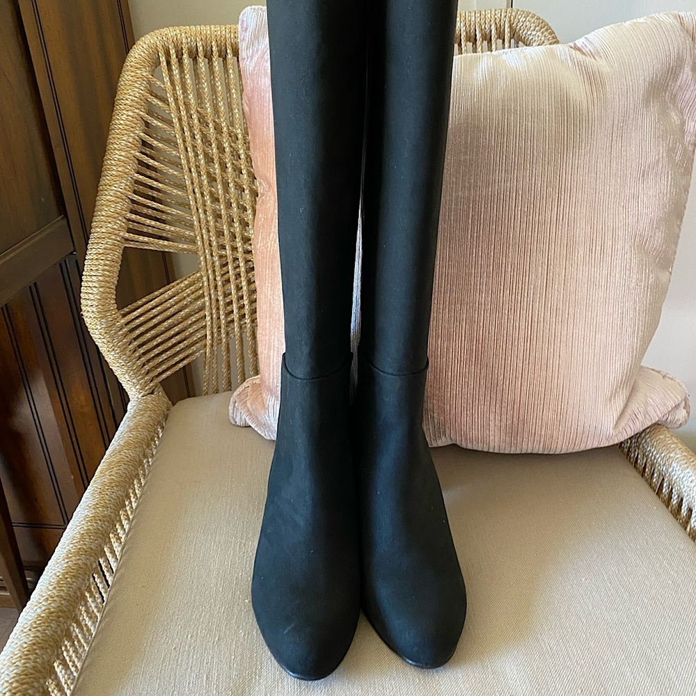 Beyond Skin “Mia” black suede 39